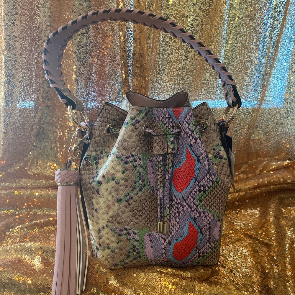 Bucket purse very pretty